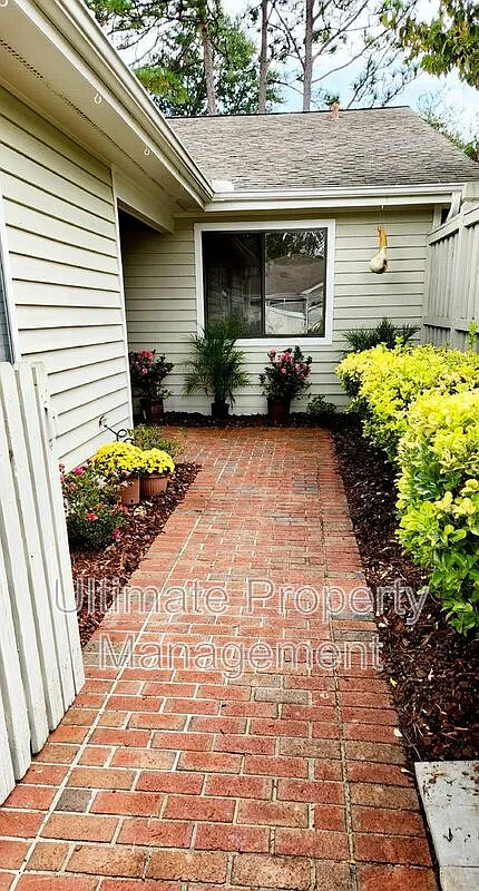 3 bed, 2.0 bath, 1398 sqft, $2,600 — Photo 3