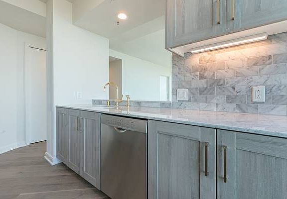 3rd image of 401 Harrison St #Penthouse 49b