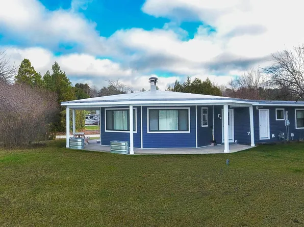 10835 Moonlight Bay Rd, Cheboygan, MI 49721