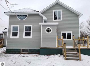 269 7th St, Manistee, MI 49660