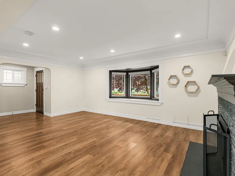 6017 SW Admiral Way — Photo 10