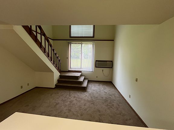 2nd image of 2034 Londonderry Dr APT 108
