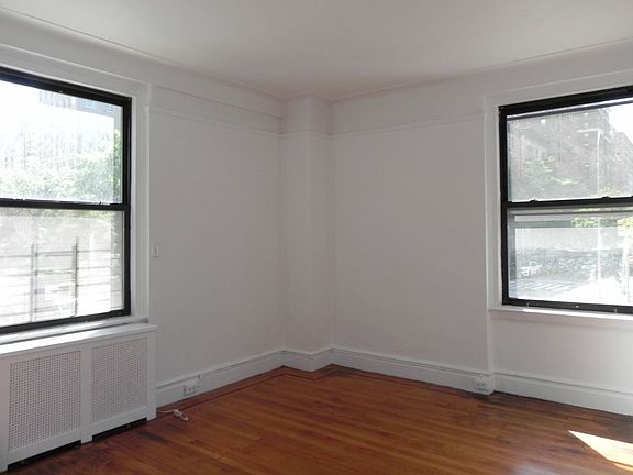4th image of 2280 Broadway #2F