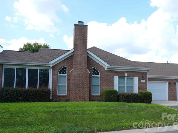 9920 Park Willow Dr, Charlotte, NC 28210