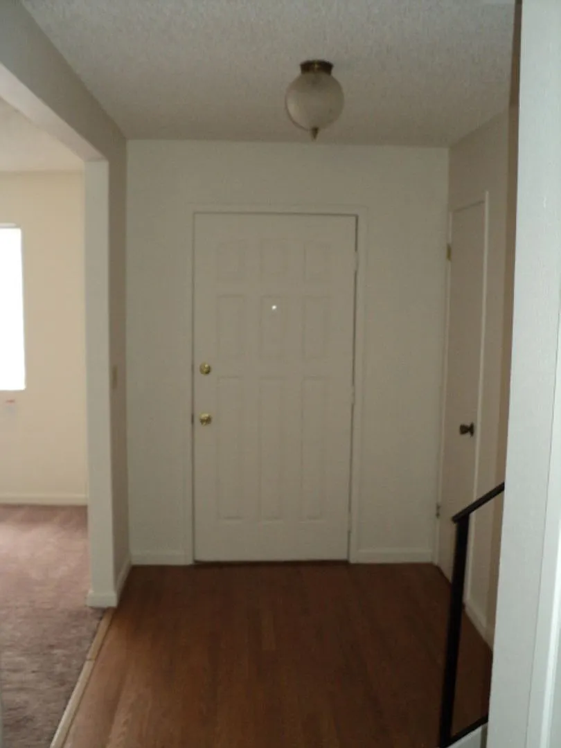 Spacious 4 bedroom — Photo 2