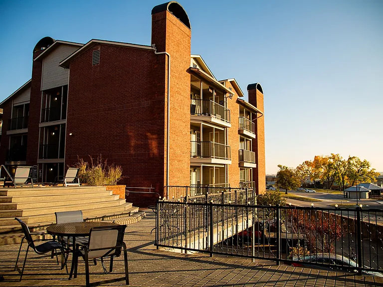 Lincoln Park Apartments — Photo 8