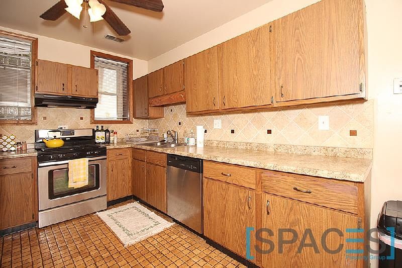 1st image of 3514 N Wilton Ave #Grdn