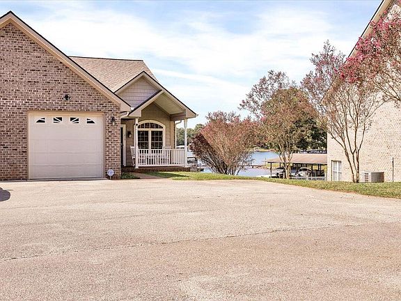 3rd image of 419 Heather Ln