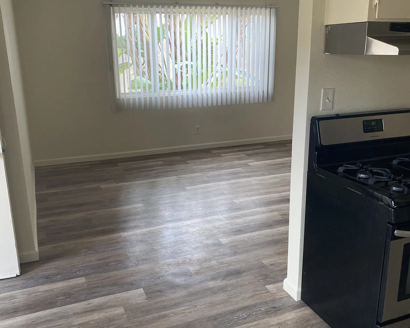 2 bed, 1.5 bath, 950 sqft, $2,190 — Photo 3