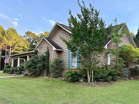 2nd image of 725 Greenland Rd