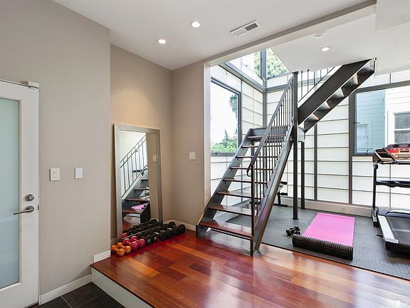 4th image of 44 Ashbury St