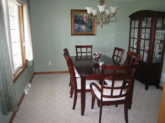 2nd image of 8884 Amy Leigh Ln