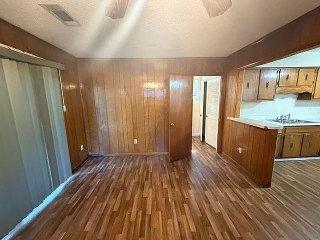 3 bed, 2.0 bath, $1,200 — Photo 3