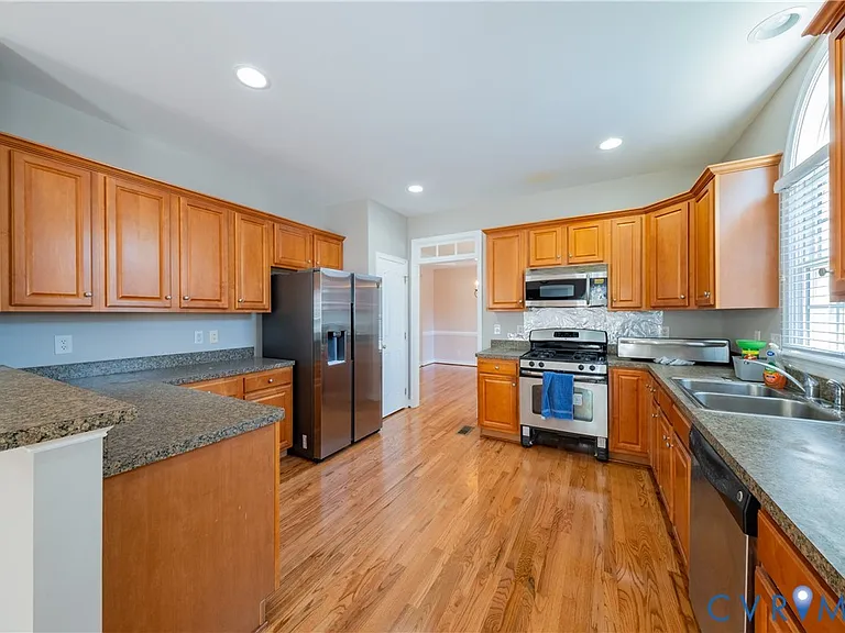 9721 Pemberton Crossing Dr — Photo 18
