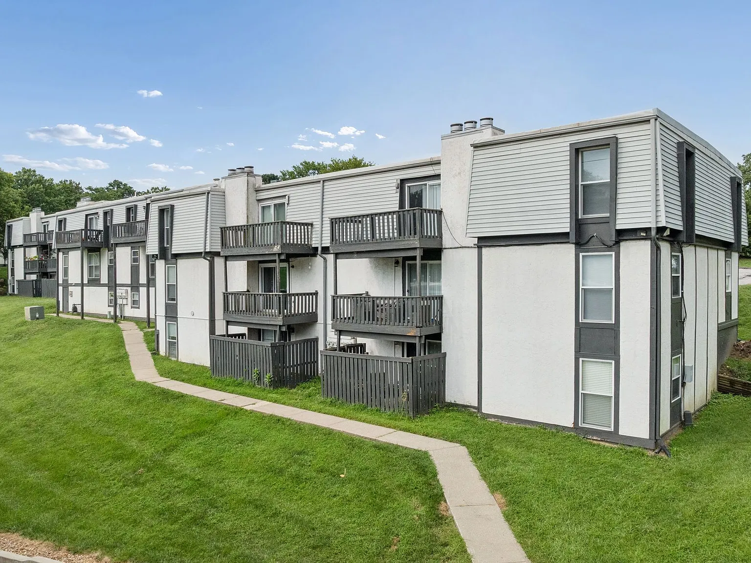 Maple Hills Apartments — Photo 2
