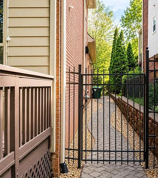 340 Nell Ct — Photo 36