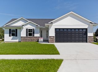 1230 Evelyn Dr, Ely, IA 52227