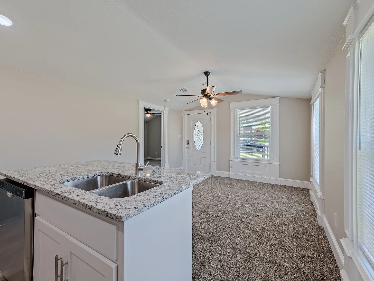 2707 S Cumberland St — Photo 2