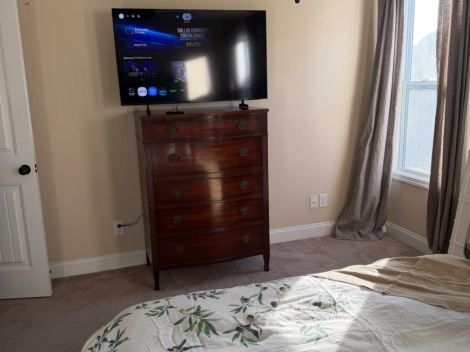 6 bed, 3072 sqft, $750 — Photo 2