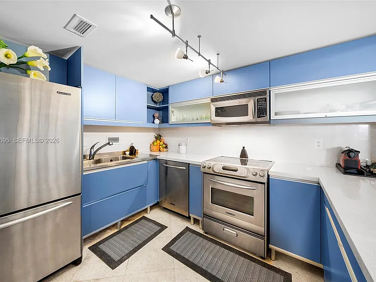 2301 Collins Ave #408 — Photo 8
