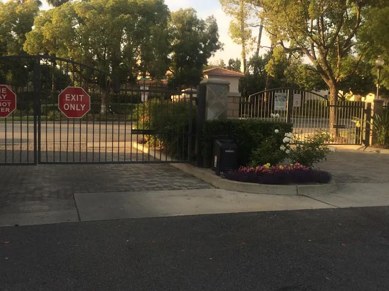 540 E Calora St — Photo 37