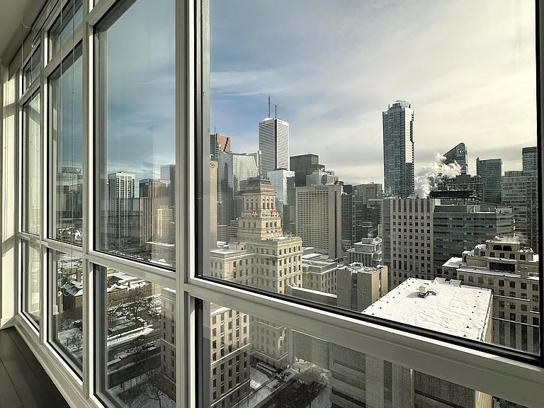 210 Simcoe St #2402 — Photo 8