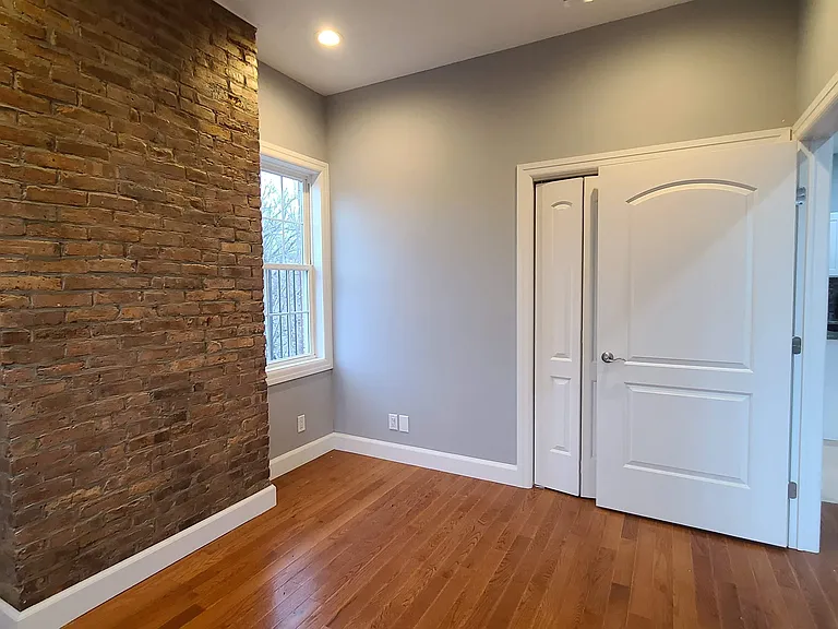 100 Griffith St #3L — Photo 10
