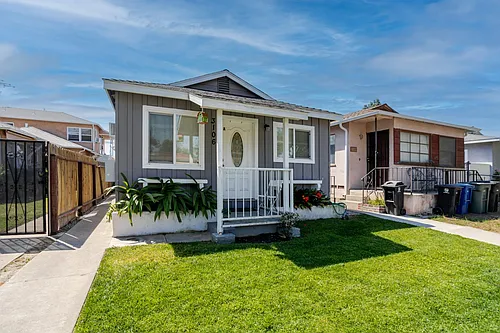 3106 W Victory Blvd #C Photo 1