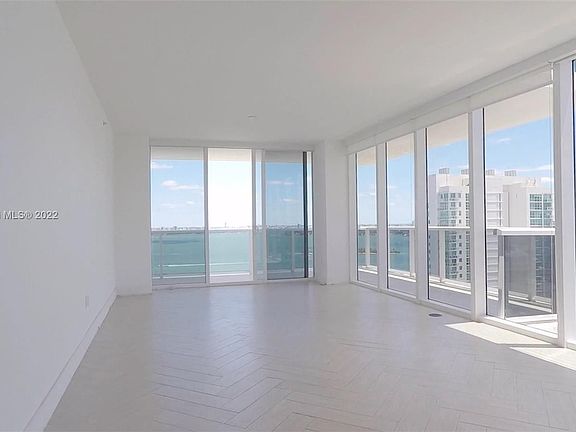 2nd image of 600 NE 27th St APT 2705