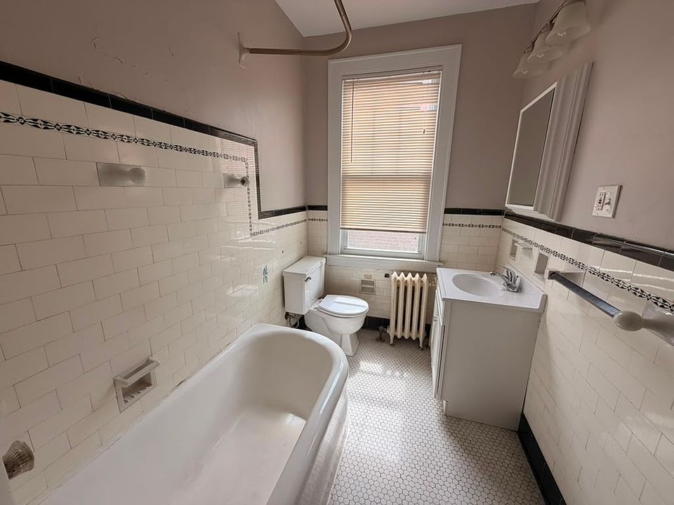 2nd image of 405 Main St #9A