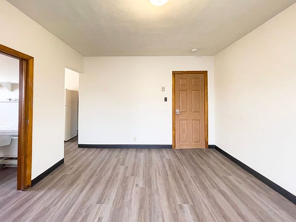 3rd image of 1924 W Jackson St #7