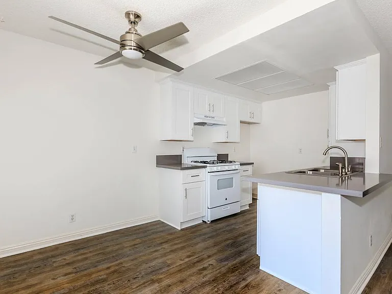 Woodglen Apartment Homes — Photo 32
