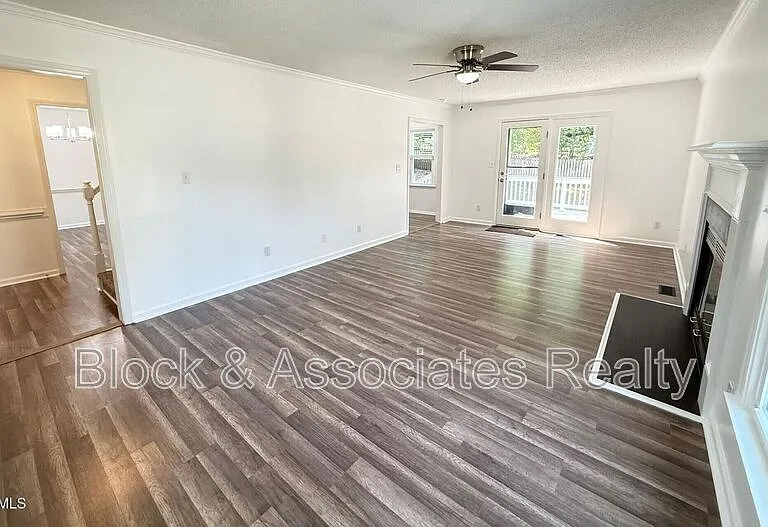 401 Holly Berry Ln — Photo 5