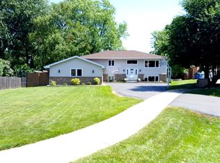 861 Sunnyside Rd, Roselle, IL 60172