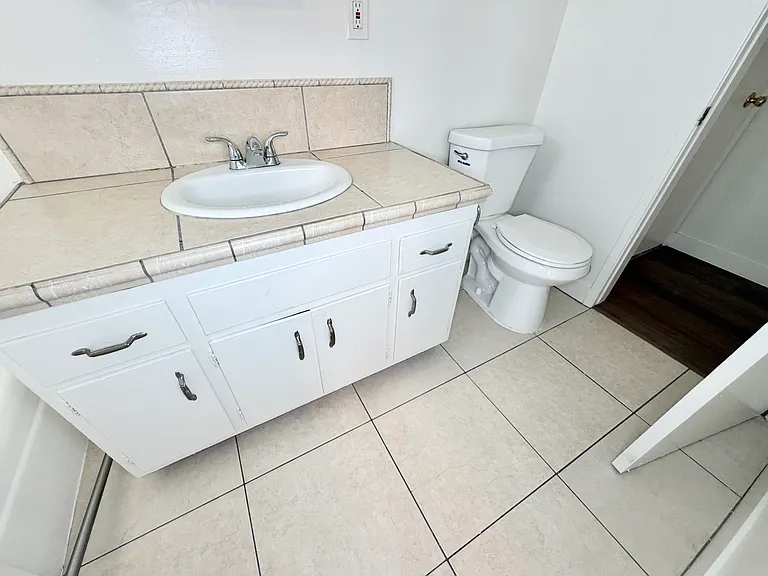 66 S Grand Oaks Ave — Photo 25