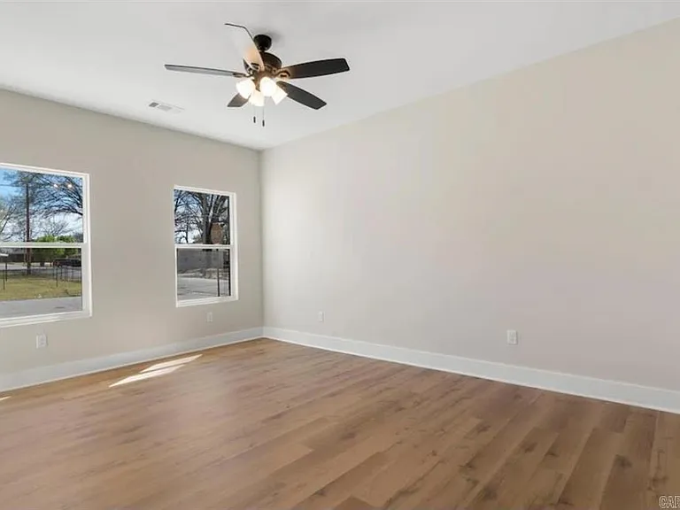 921 Banner St — Photo 5