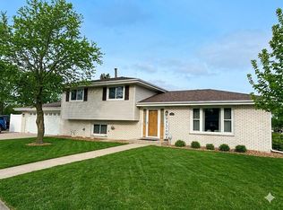 549 Willow Ln, Beecher, IL 60401