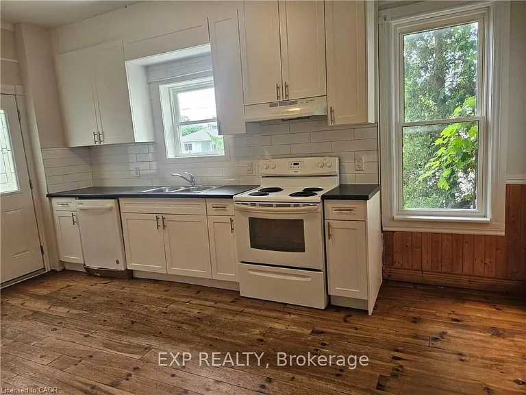 15 Cedar St — Photo 10