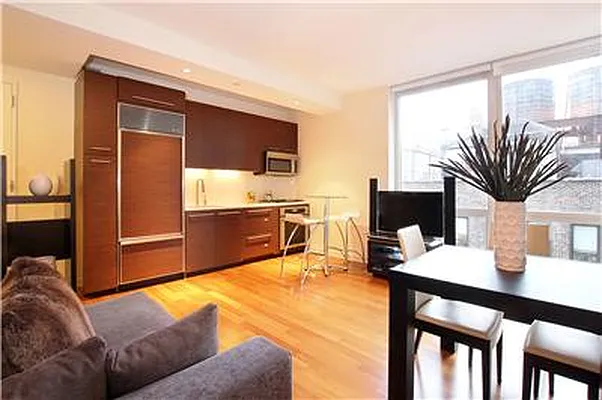 Sold by Warburg | media 5