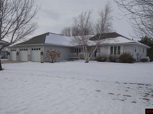 1400 Rockbend Pkwy, Saint Peter, MN 56082