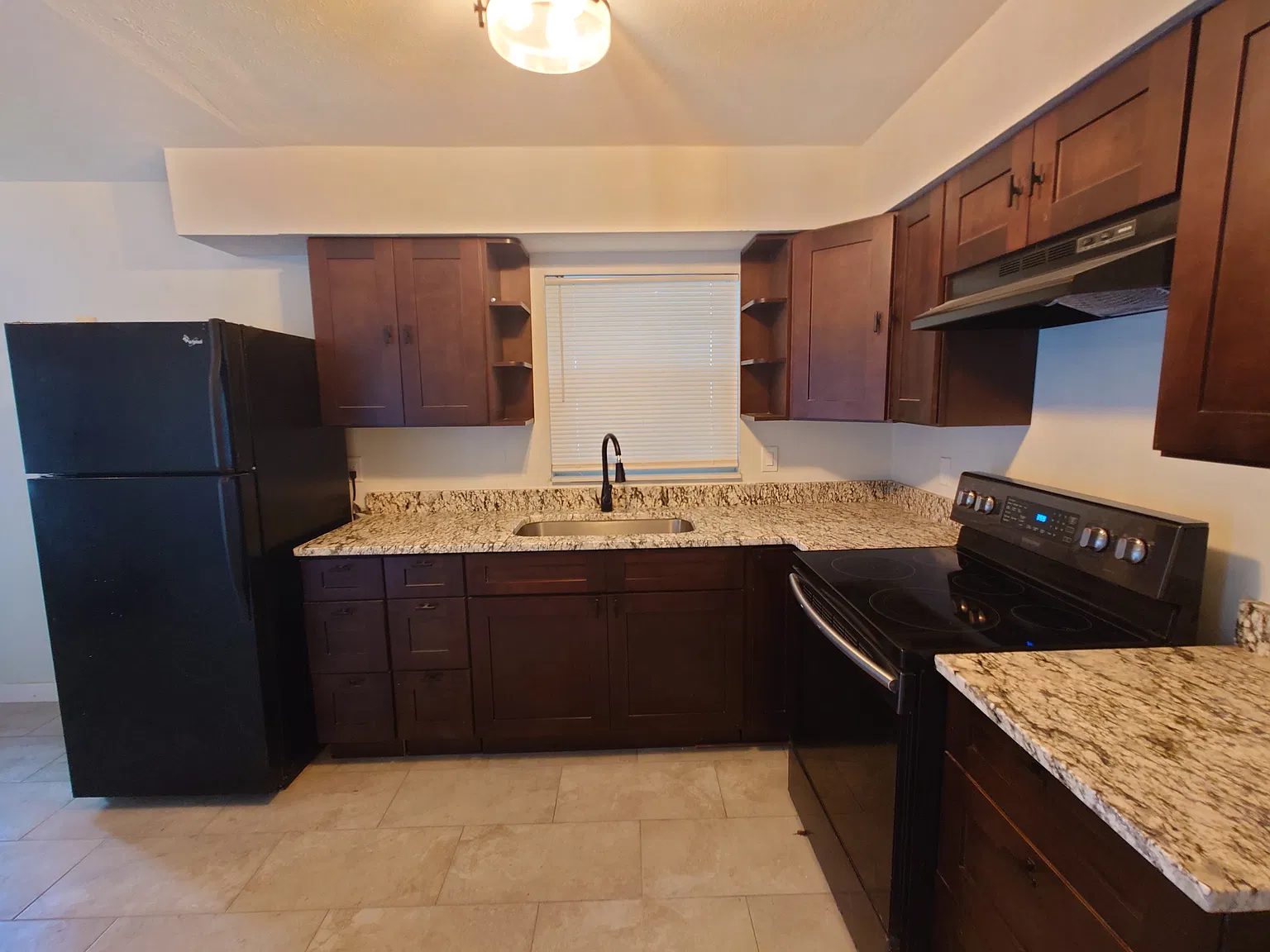 2 bed, 950 sqft, $1,595 — Photo 4