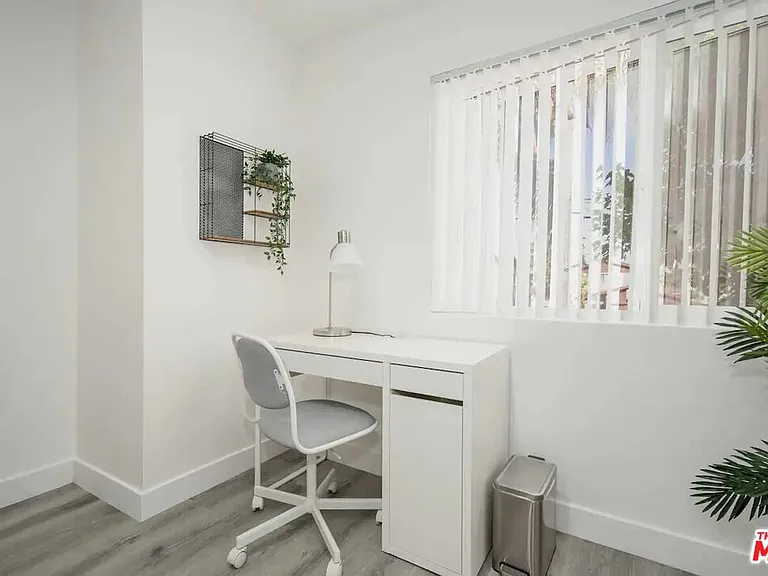 2417 S Budlong Ave #3 — Photo 20