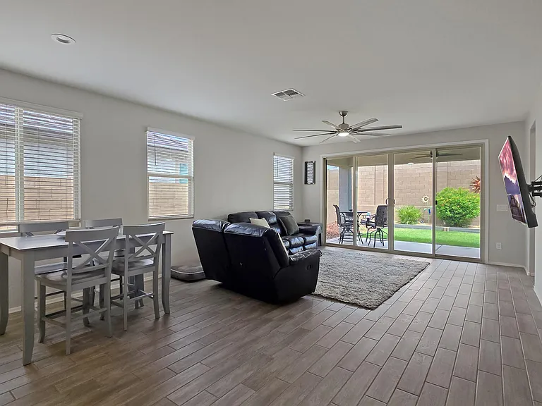 18572 W Cottontail Ln — Photo 19