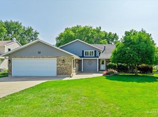 14 Marina Dr, Oswego, IL 60543