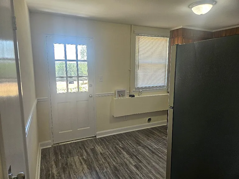 913 Old Edgefield Rd — Photo 4