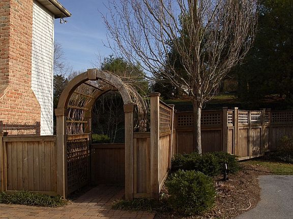 Arbor/Privacy Fence