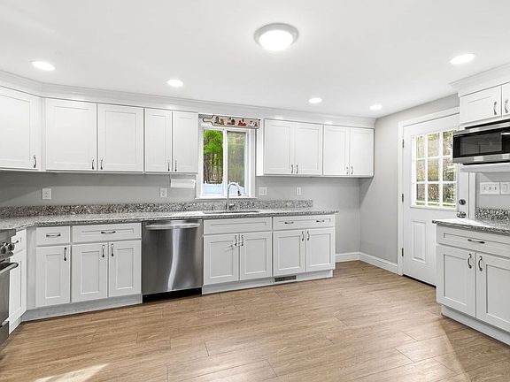 5th image of 48 Big Rock Ln