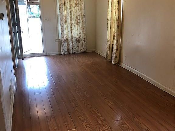 3rd image of 2220 Dominion Blvd