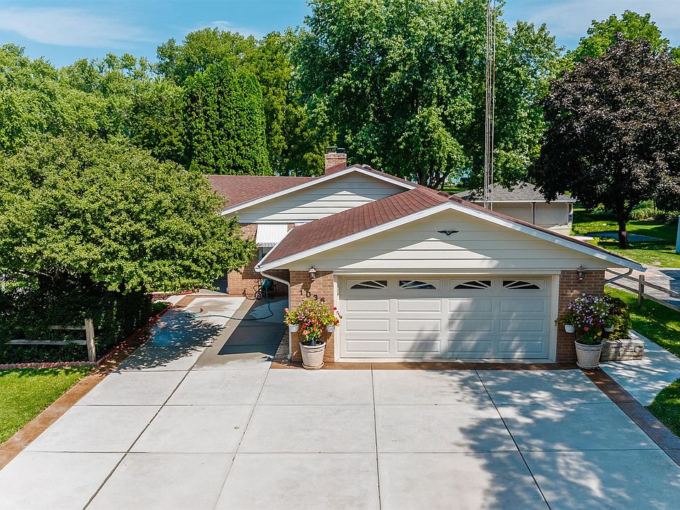 1036 W Wisconsin Ave, Oconomowoc, WI 53066 Zillow
