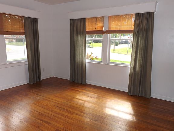 2nd image of 1001 Paseo Andorra